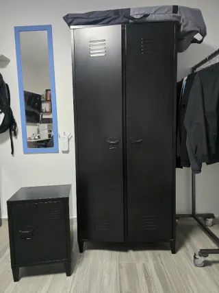 Guardaroba a 2 ante e comodino + specchio