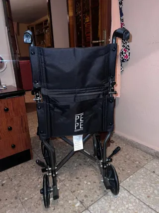 Silla de ruedas en buen estado.