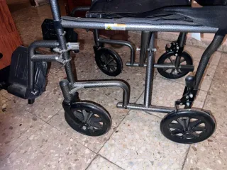 Silla de ruedas en buen estado.