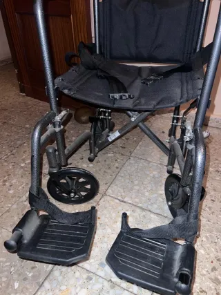 Silla de ruedas en buen estado.