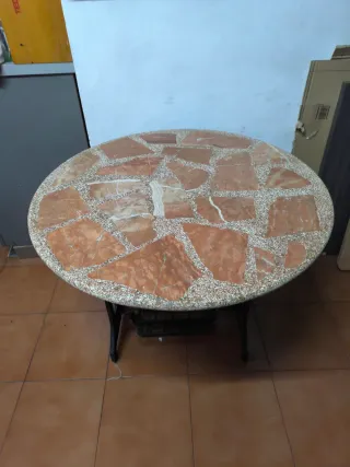 Mesa redonda mosaico mármol rojo