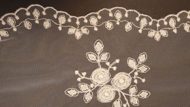 Mantilla tul bordado 1,3x2,6m liquidación