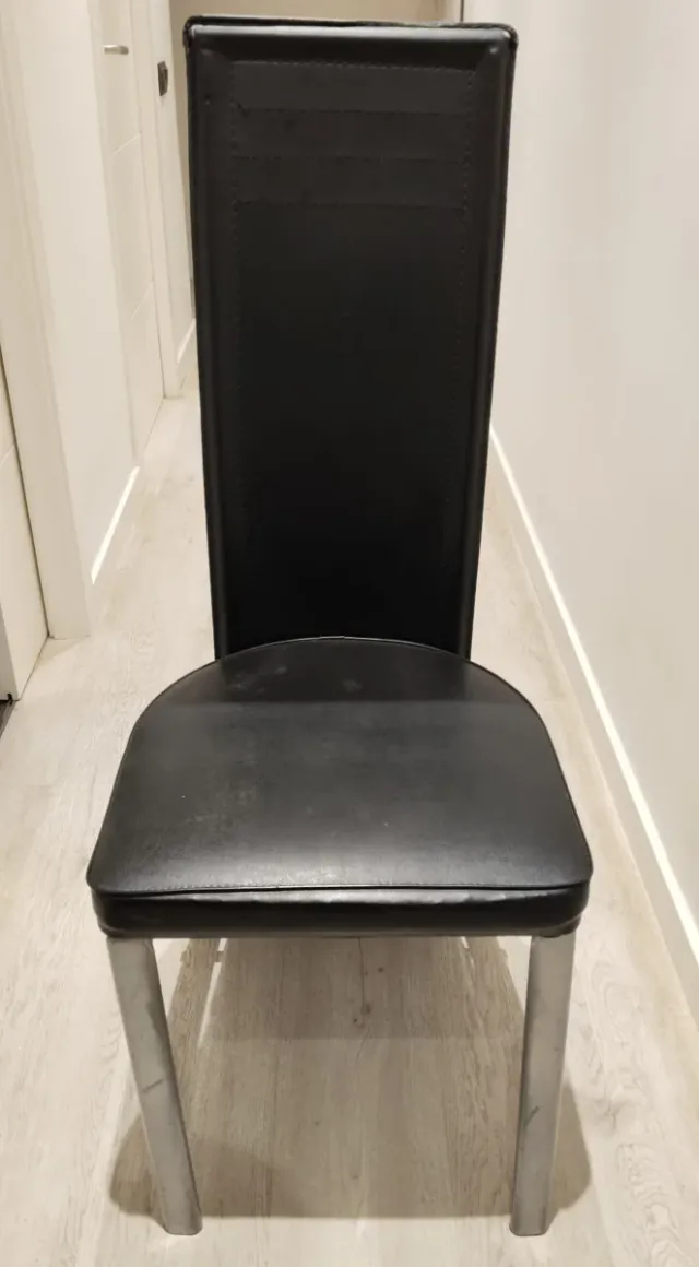 Sillas modernas, estructura robusta. (4 unidades)