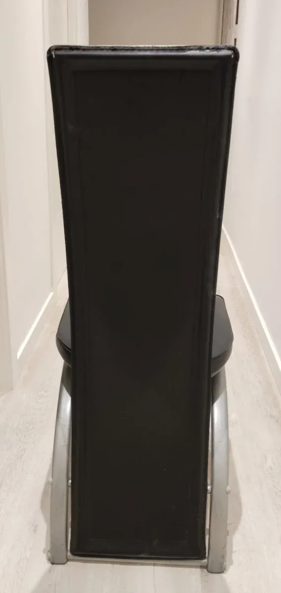 Sillas modernas, estructura robusta. (4 unidades)