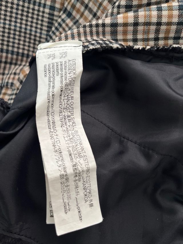 Pantalón de cuadros de Zara.