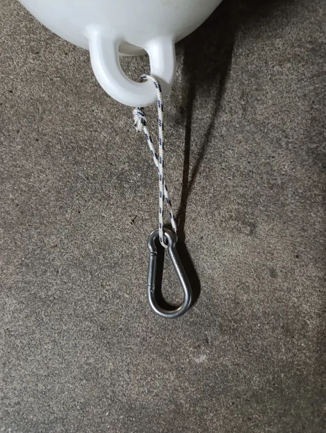 Boya flotador blanco con cuerda