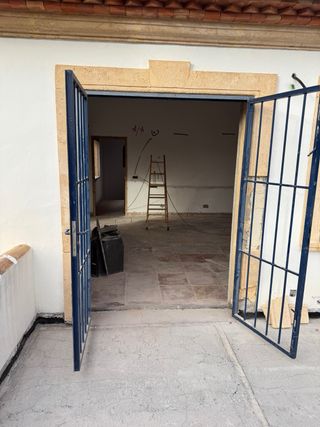 Reja de hierro macizo para puerta exterior