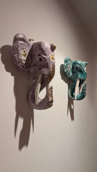 Elefantes decorativos de madera