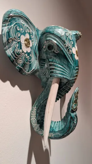 Elefantes decorativos de madera