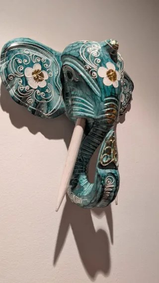 Elefantes decorativos de madera