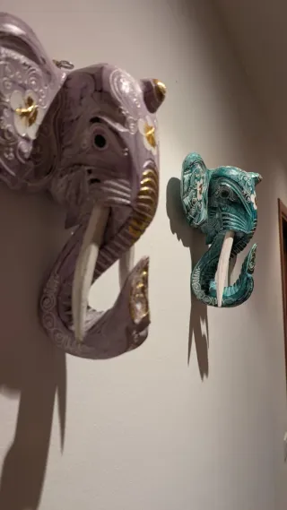 Elefantes decorativos de madera