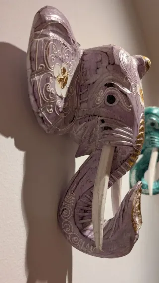 Elefantes decorativos de madera