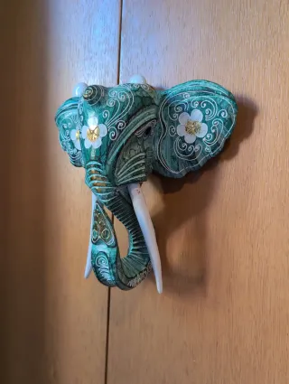 Elefantes decorativos de madera