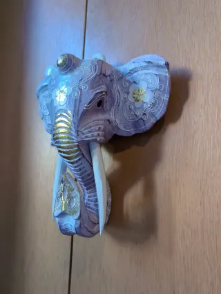 Elefantes decorativos de madera