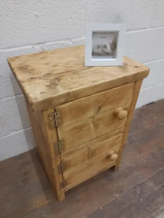 Mesitas Rústicas de noche hechas a mano en madera