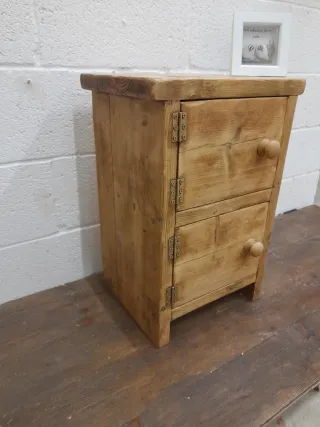 Mesitas Rústicas de noche hechas a mano en madera