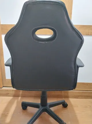 Sillón gamer mediano negro y azul