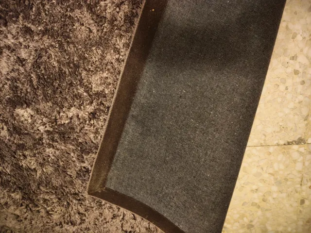 Alfombra de poliéster malva oscuro