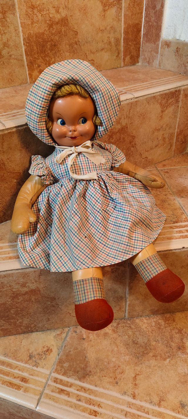 Bella bambola antica in cellauloide e stoffa + quadro