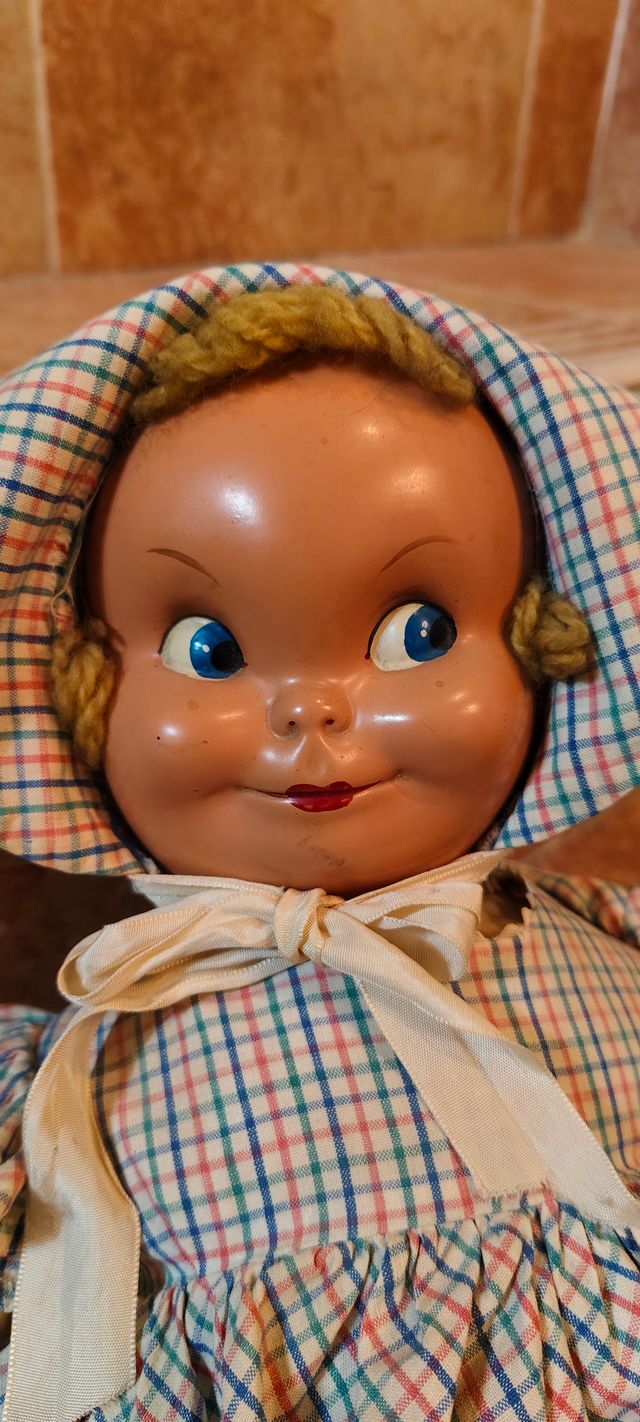 Bella bambola antica in cellauloide e stoffa + quadro