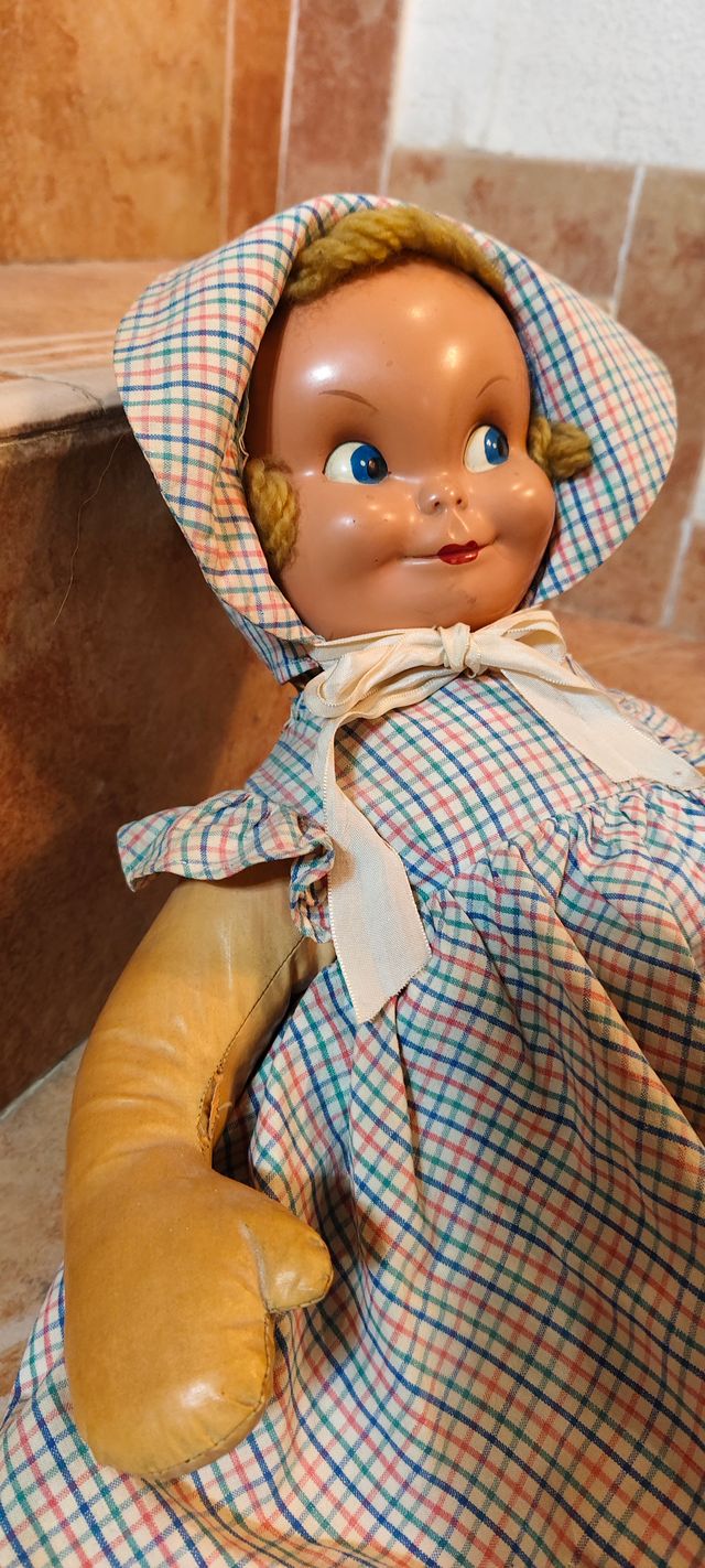 Bella bambola antica in cellauloide e stoffa + quadro