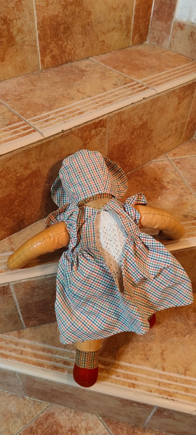 Bella bambola antica in cellauloide e stoffa + quadro