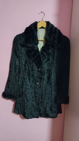 Abrigo pelo sintético negro