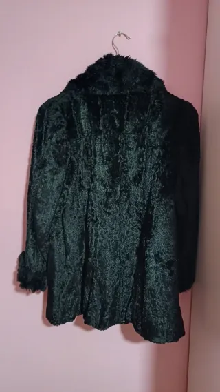 Abrigo pelo sintético negro