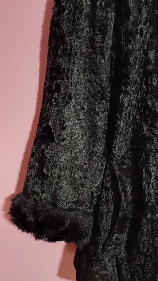 Abrigo pelo sintético negro