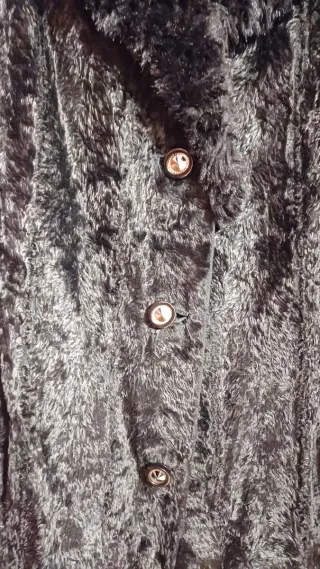 Abrigo pelo sintético negro