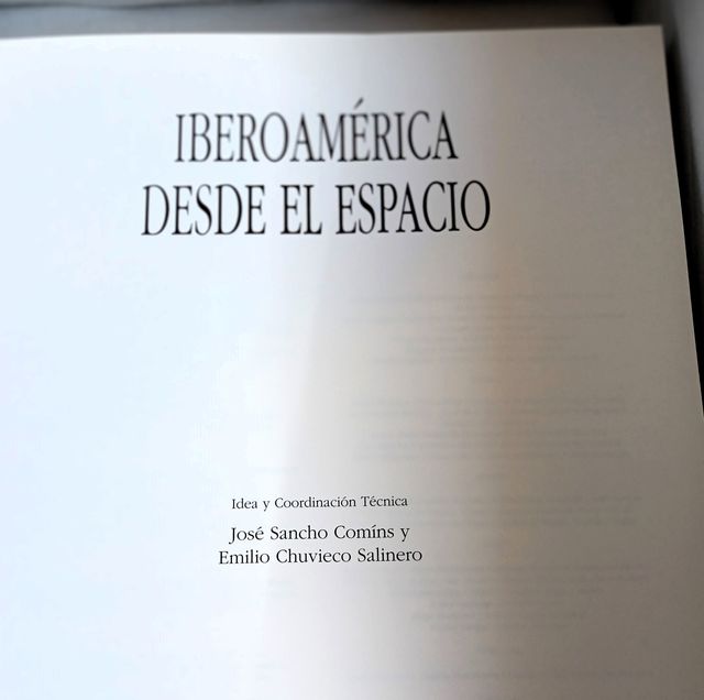 Iberoamerica Desde El Espacio (Spanish Edition)