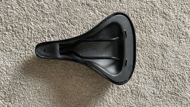 Sillín de bicicleta negro