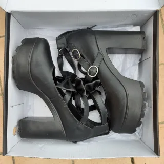 Scarpe con tacco plateau e fiocchi Tg 41