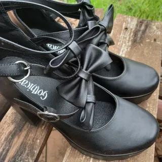 Scarpe con tacco plateau e fiocchi Tg 41