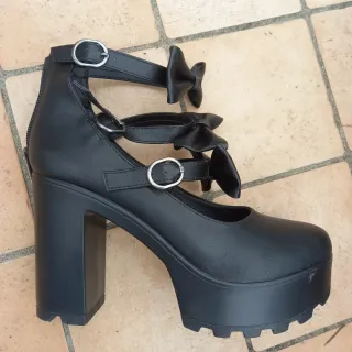 Scarpe con tacco plateau e fiocchi Tg 41