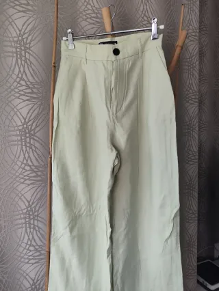 Pantalón Zara Verde Talla XS nuevo