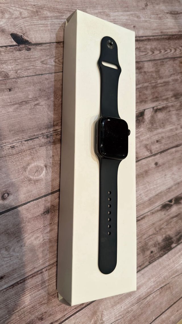 Apple Watch SE 44mm Midnight Sport Band E