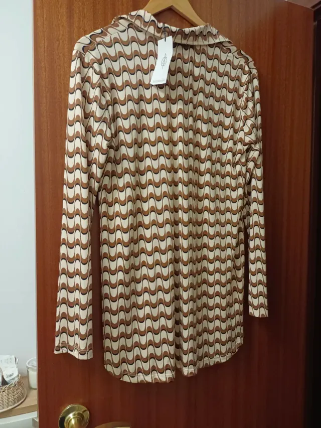 Camisa manga larga Stradivarius estampado wavy