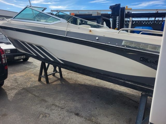 Barco con motor averiado