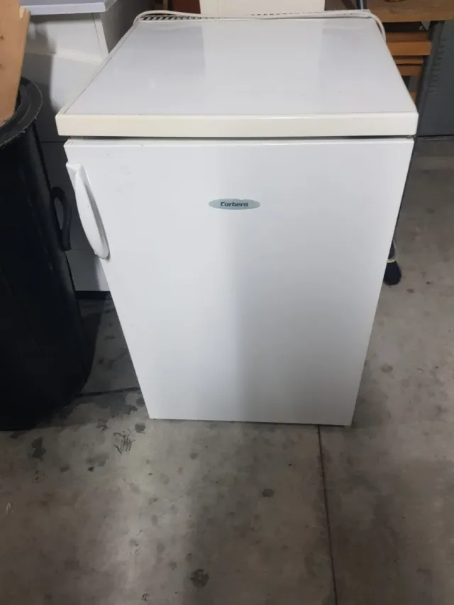 Nevera Corberó pequeña blanca