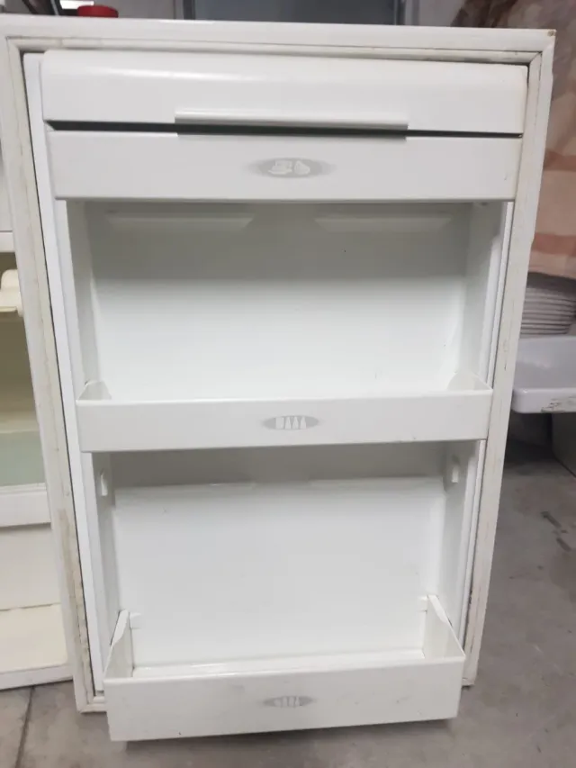 Nevera Corberó pequeña blanca