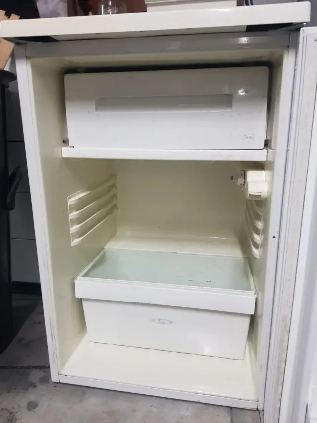 Nevera Corberó pequeña blanca