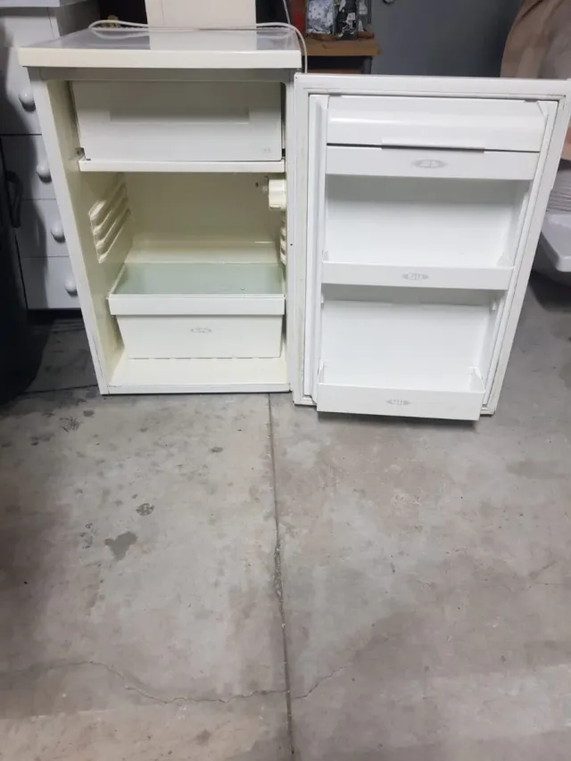 Nevera Corberó pequeña blanca