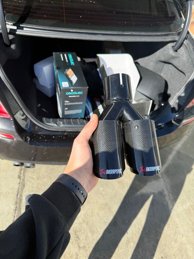 Colas de escape Akrapovic carbono