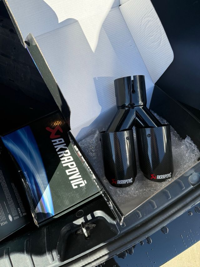 Colas de escape Akrapovic carbono