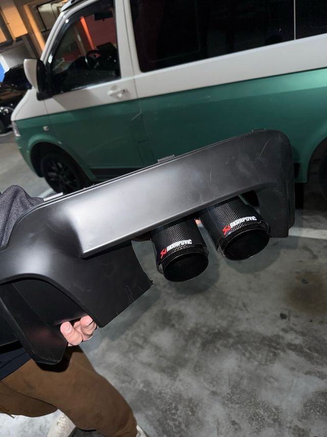 Colas de escape Akrapovic carbono