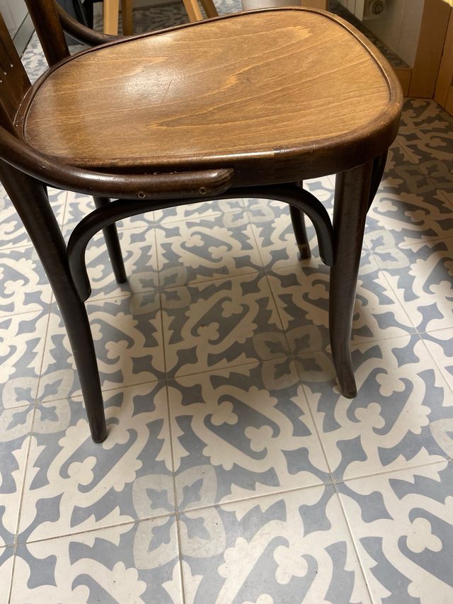 Sedie in legno stile Thonet simili, ne ho 4.