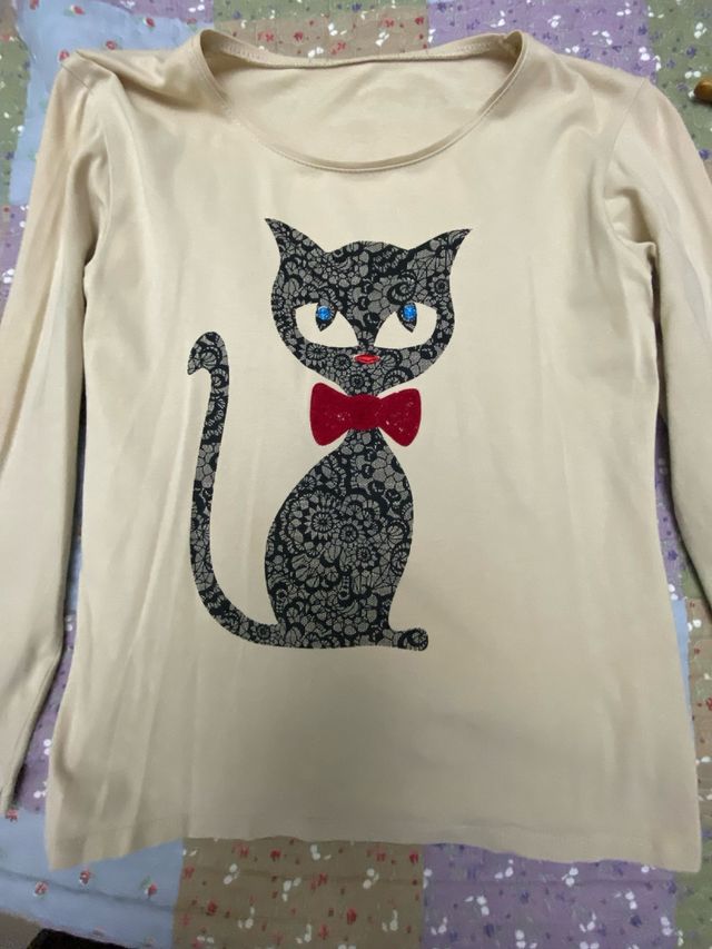 Camiseta gato encaje beige y negro