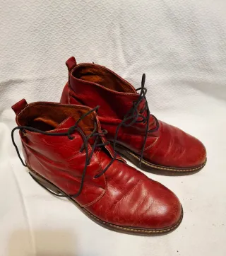 Botines rojos de piel con cordones