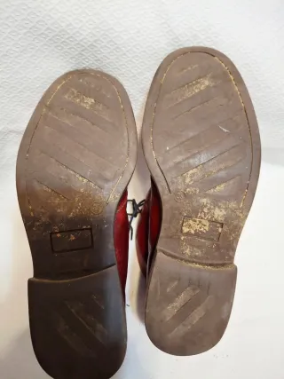 Botines rojos de piel con cordones